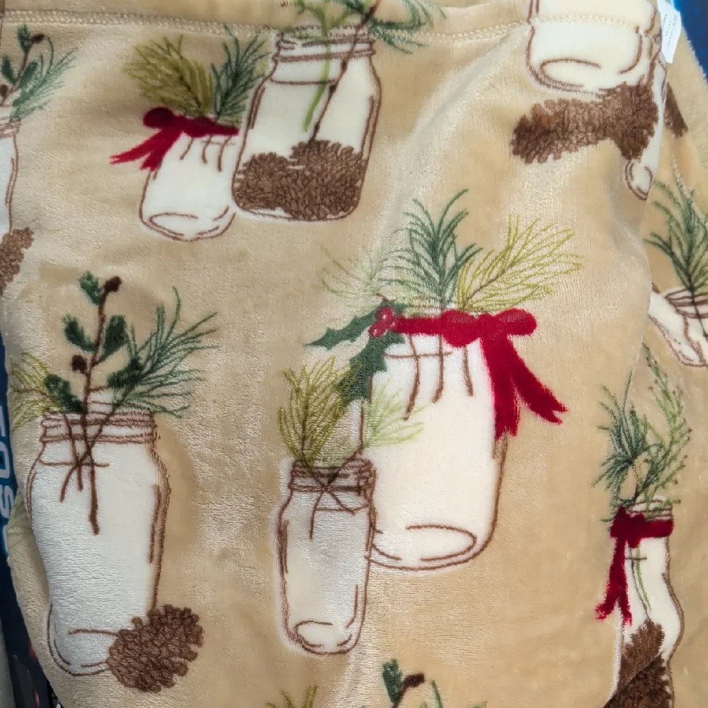 EUC Holiday Christmas Throw Blanket